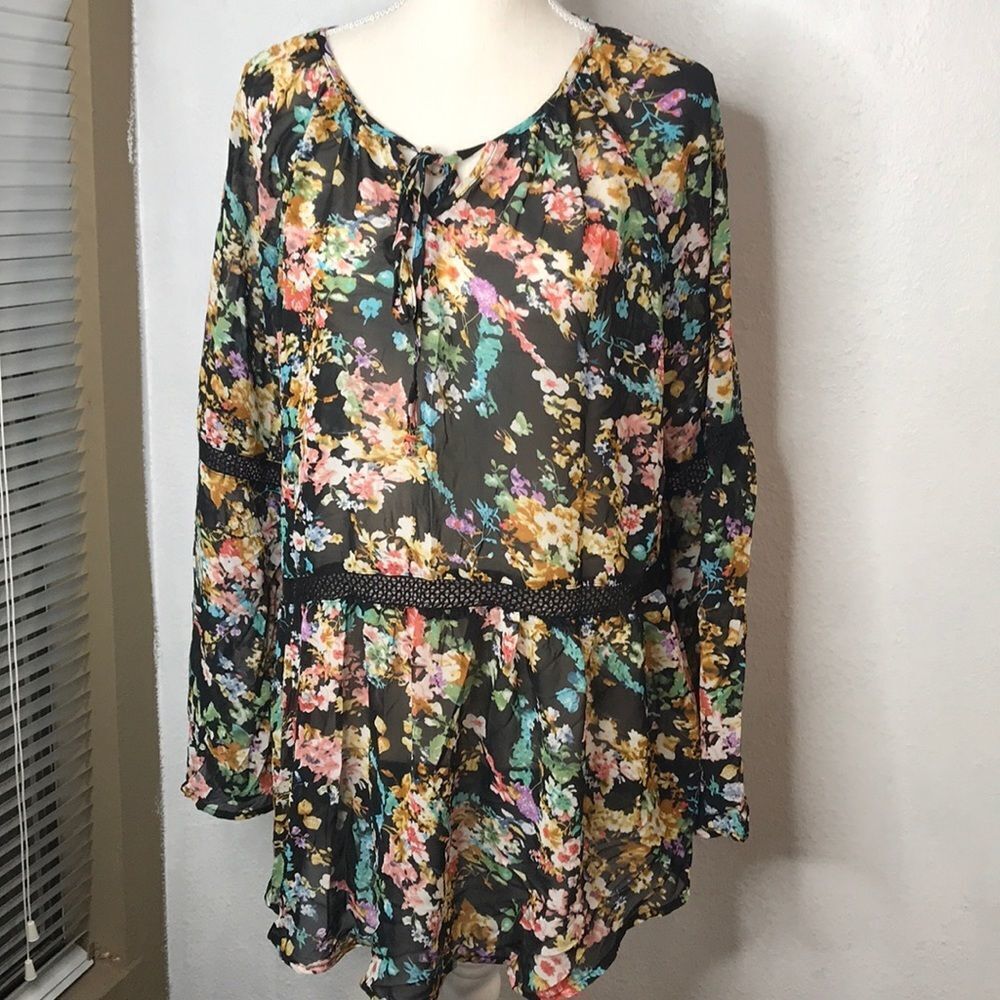 NWT stitch fix floral blouse‎